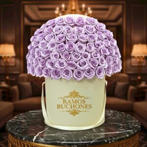 Flores en Cajas Caja con 150 rosas moradas